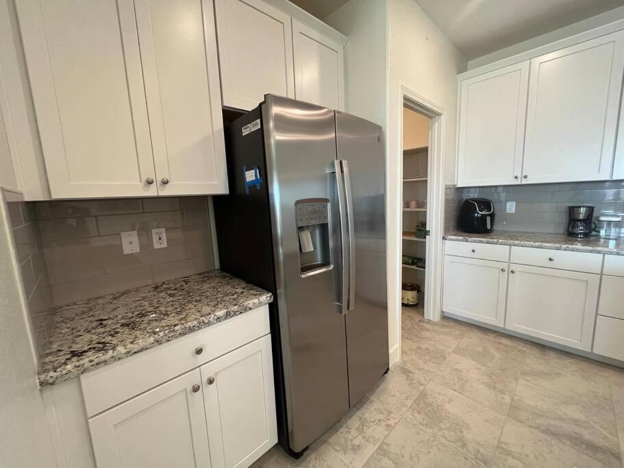 Brand-New, Beautiful & Stylish Home In Sacramento! Exterior photo
