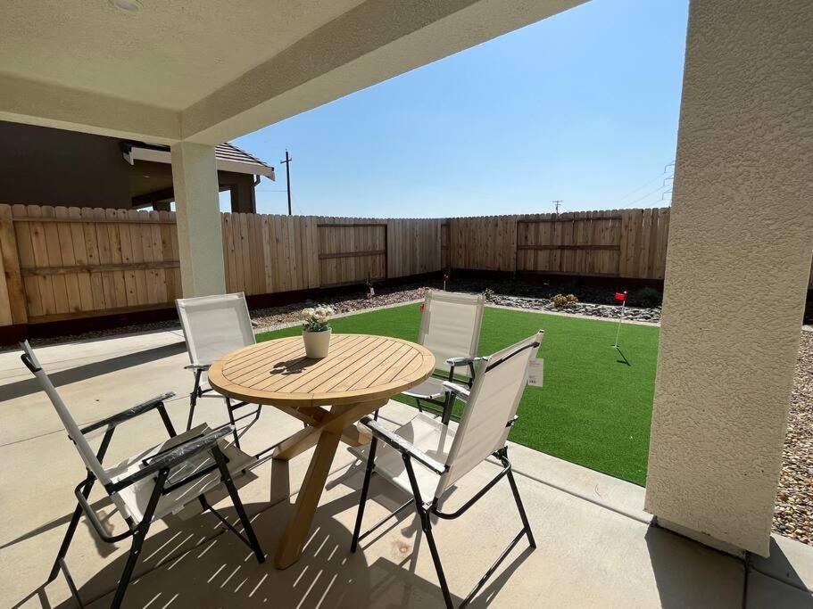Brand-New, Beautiful & Stylish Home In Sacramento! Exterior photo